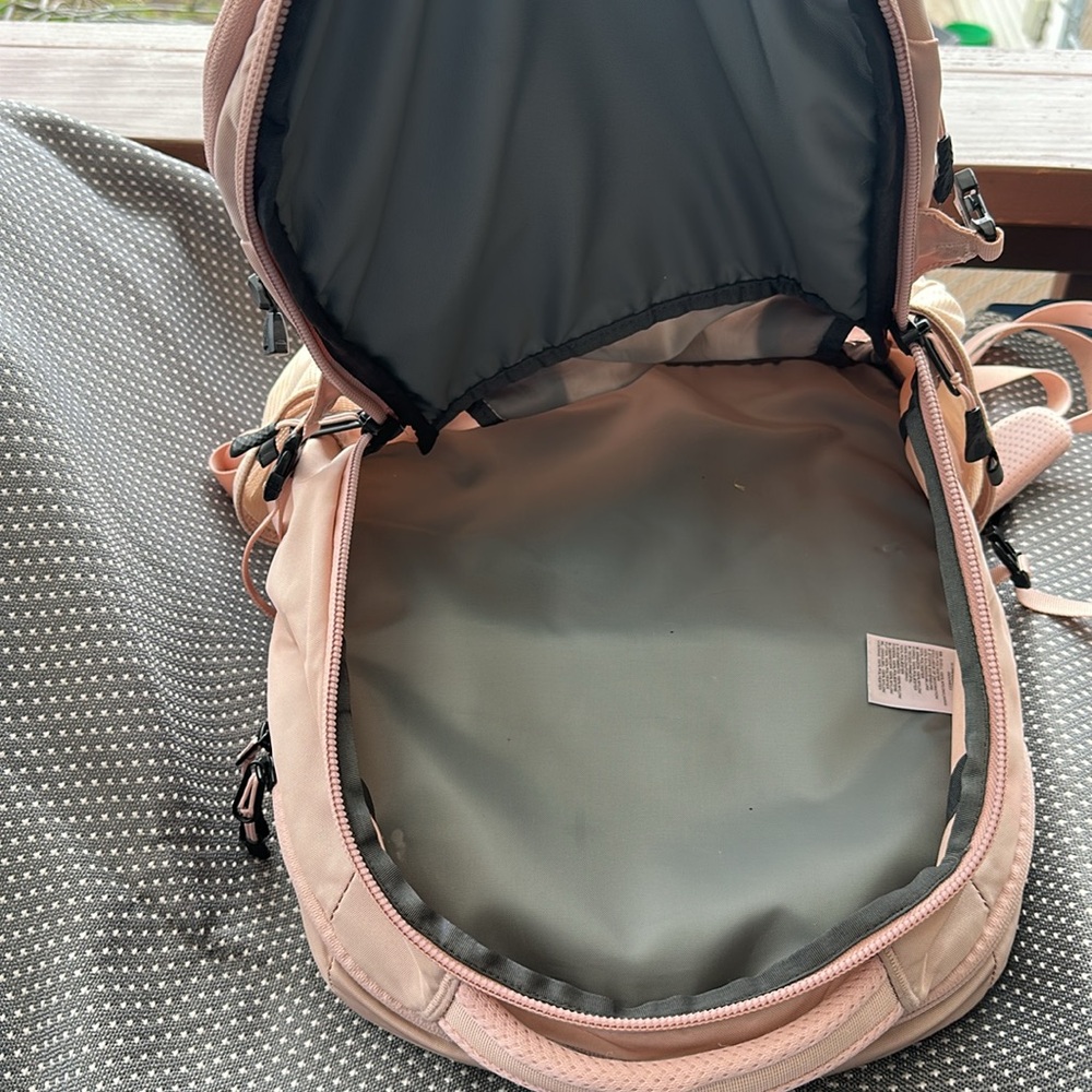 The North Face Borealis light pink backpack - Picture 5 of 8